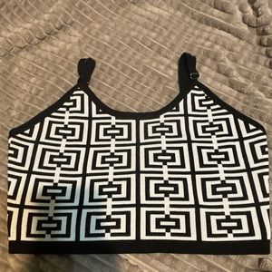 White and black knitted crop top! 🖤🤍